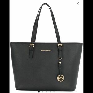 MICHAEL KORS JET SET TOTE - MEDIUM